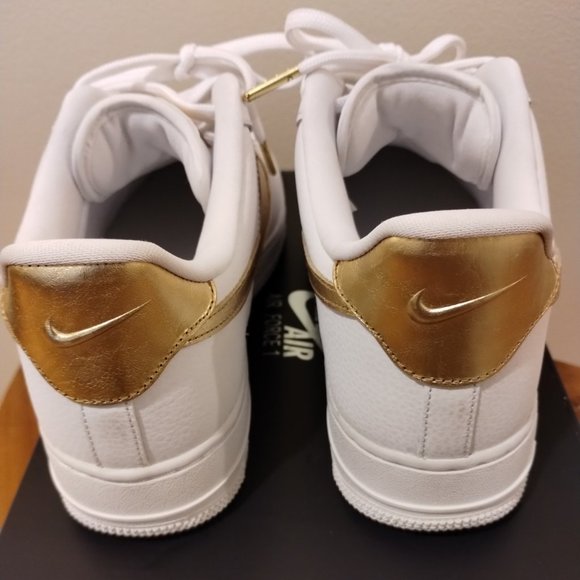 Nike Air Force 1 '07 LV8 Low DC2181-100 - White Metallic Gold Size Men 9.5 - Picture 6 of 14